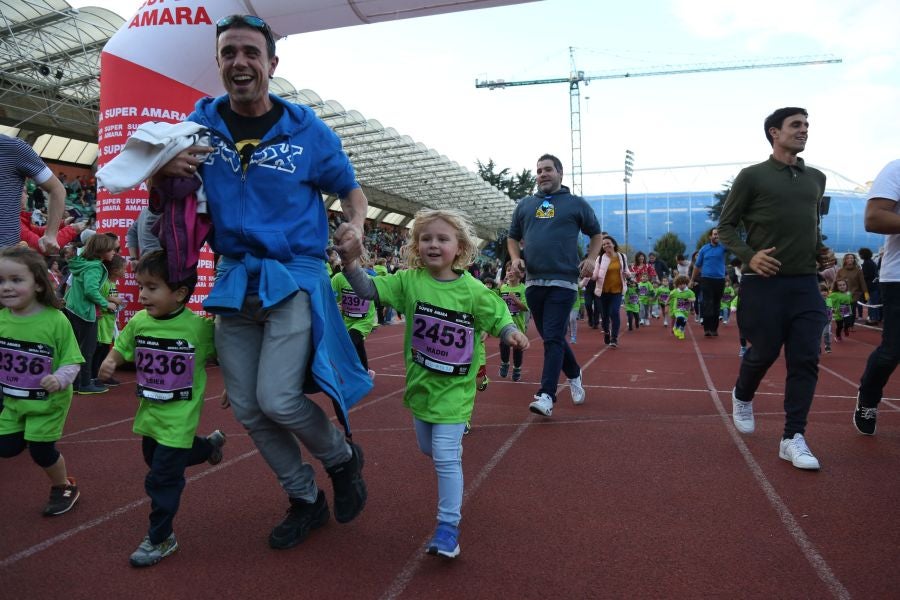Los más pequeños han sido los protagonistas de este sábado al inaugurar la Behobia Txiki, y batir record de asistencia. 