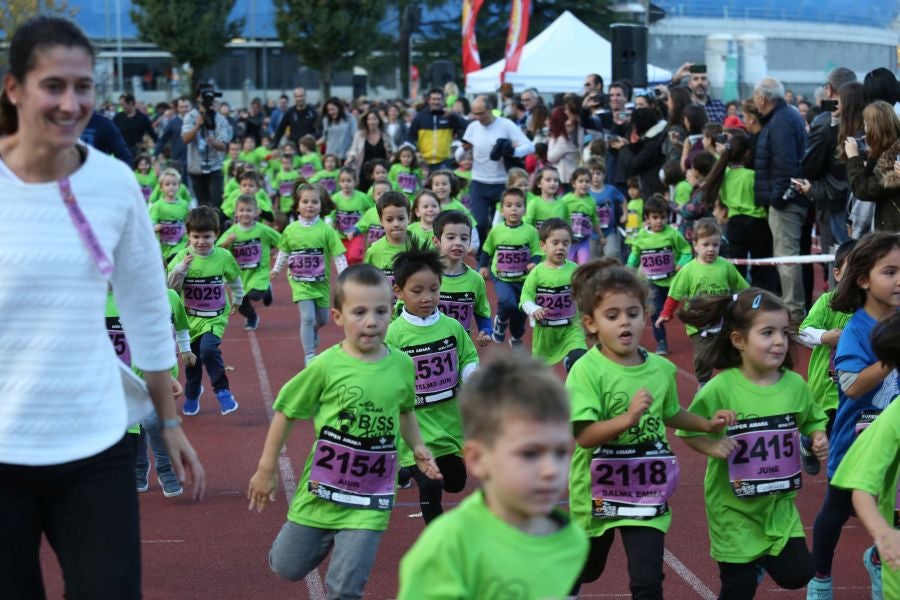 Los más pequeños han sido los protagonistas de este sábado al inaugurar la Behobia Txiki, y batir record de asistencia. 