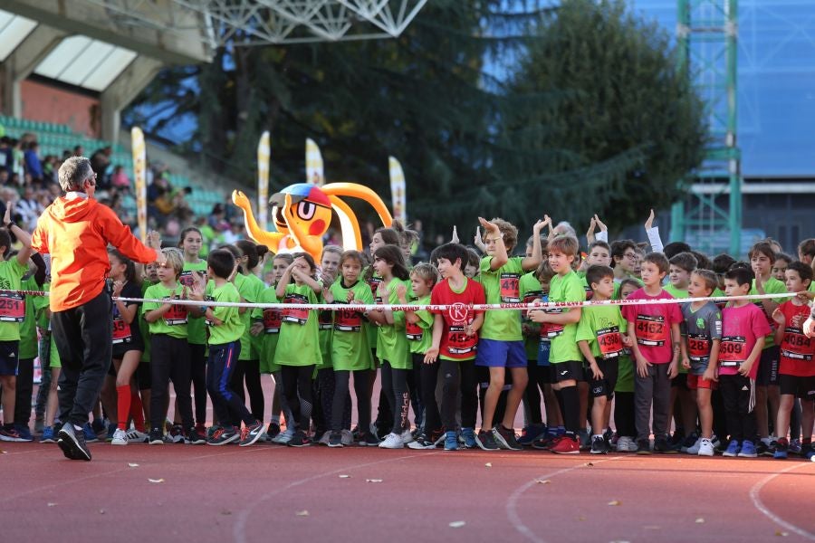 Los más pequeños han sido los protagonistas de este sábado al inaugurar la Behobia Txiki, y batir record de asistencia. 