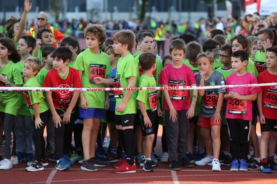 Los más pequeños han sido los protagonistas de este sábado al inaugurar la Behobia Txiki, y batir record de asistencia. 