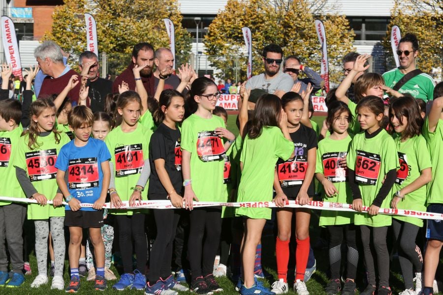 Los más pequeños han sido los protagonistas de este sábado al inaugurar la Behobia Txiki, y batir record de asistencia. 