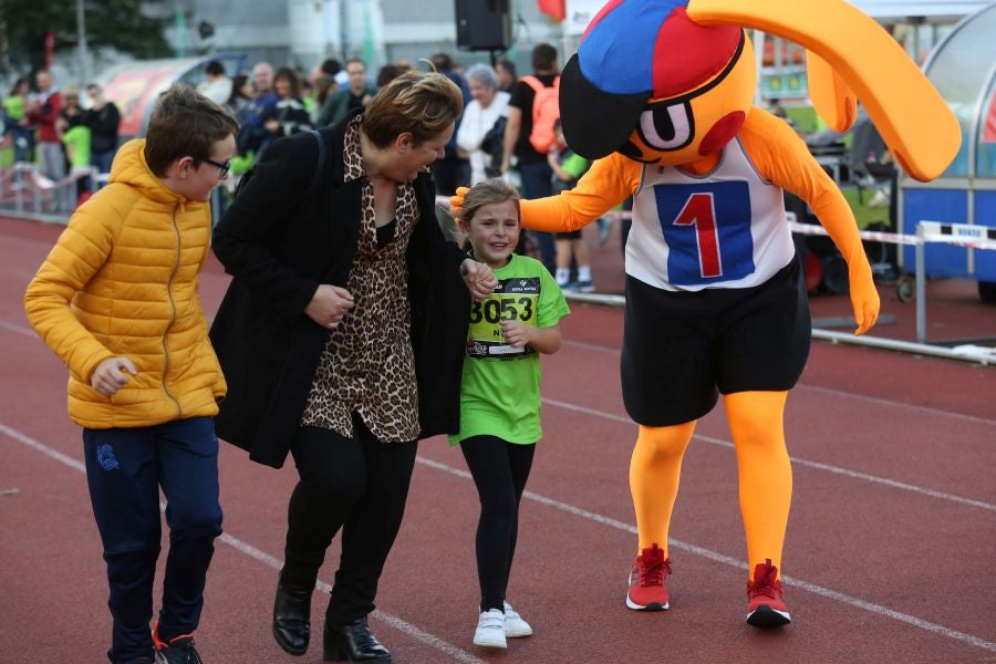 Los más pequeños han sido los protagonistas de este sábado al inaugurar la Behobia Txiki, y batir record de asistencia. 