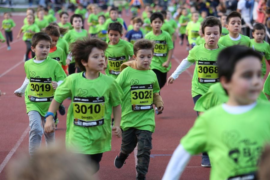 Los más pequeños han sido los protagonistas de este sábado al inaugurar la Behobia Txiki, y batir record de asistencia. 