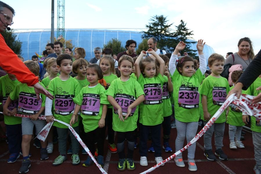 Los más pequeños han sido los protagonistas de este sábado al inaugurar la Behobia Txiki, y batir record de asistencia. 