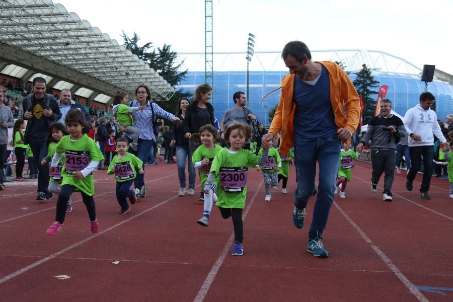 Los más pequeños han sido los protagonistas de este sábado al inaugurar la Behobia Txiki, y batir record de asistencia. 