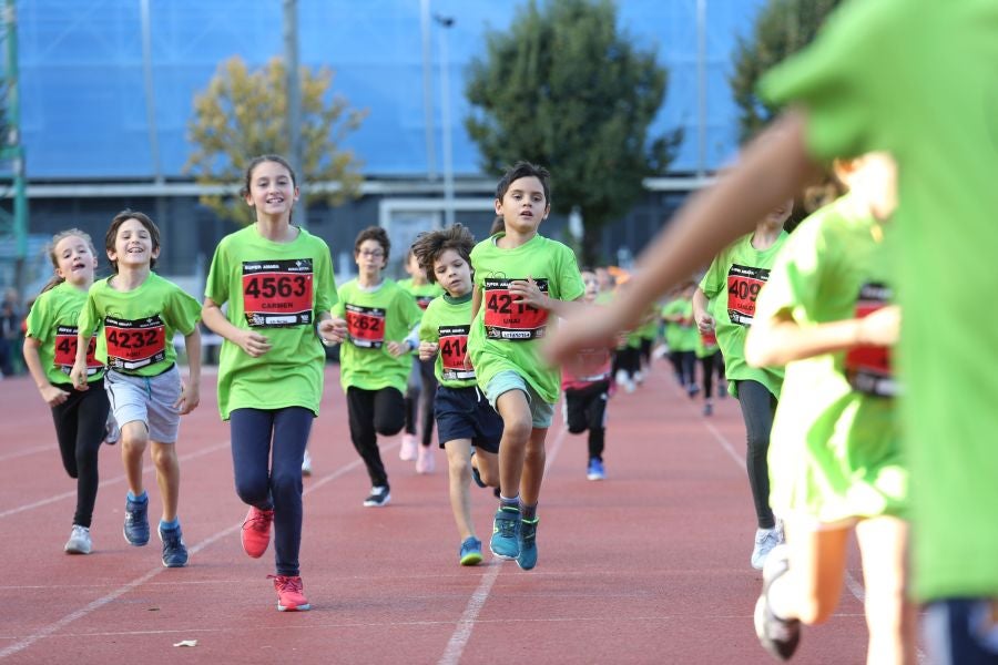 Los más pequeños han sido los protagonistas de este sábado al inaugurar la Behobia Txiki, y batir record de asistencia. 