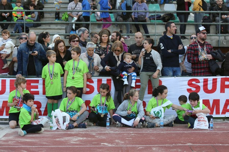 Los más pequeños han sido los protagonistas de este sábado al inaugurar la Behobia Txiki, y batir record de asistencia. 