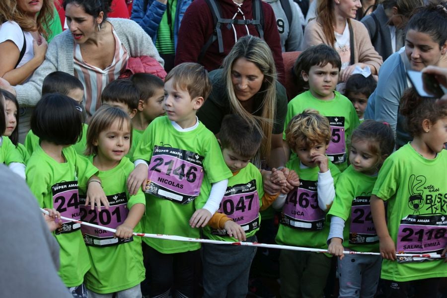 Los más pequeños han sido los protagonistas de este sábado al inaugurar la Behobia Txiki, y batir record de asistencia. 