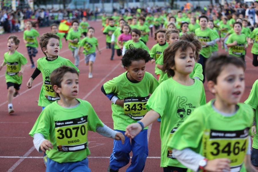 Los más pequeños han sido los protagonistas de este sábado al inaugurar la Behobia Txiki, y batir record de asistencia. 