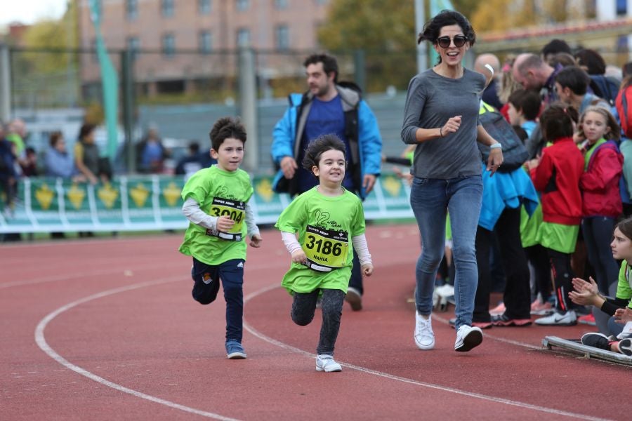 Los más pequeños han sido los protagonistas de este sábado al inaugurar la Behobia Txiki, y batir record de asistencia. 