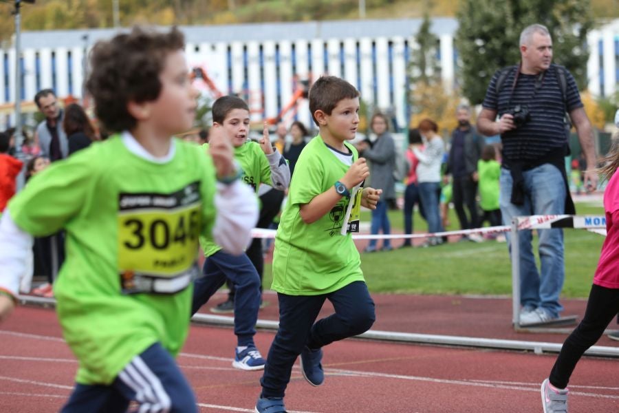 Los más pequeños han sido los protagonistas de este sábado al inaugurar la Behobia Txiki, y batir record de asistencia. 