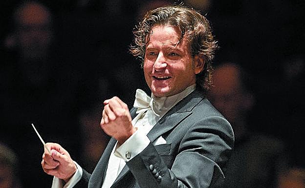 Gustavo Gimeno dirigirá hoy a la Filarmónica de Luxemburgo en Donostia. 