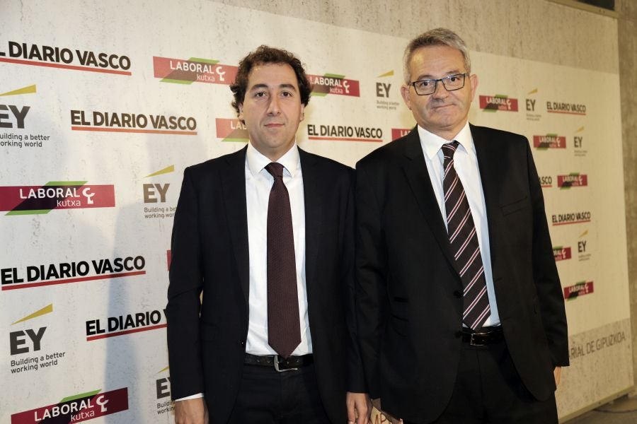 La ministra de Economía y Empresa, Nadia Calviño, interviene en el VII Foro Empresarial de la Cámara de Comercio de Gipuzkoa, acompañada por el presidente de Laboral Kutxa, Txomin García, el de El Diario Vasco, José María Bergareche, y el de EY España, José Luis Perelli 