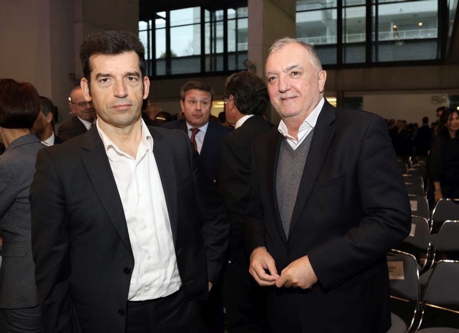 La ministra de Economía y Empresa, Nadia Calviño, interviene en el VII Foro Empresarial de la Cámara de Comercio de Gipuzkoa, acompañada por el presidente de Laboral Kutxa, Txomin García, el de El Diario Vasco, José María Bergareche, y el de EY España, José Luis Perelli 