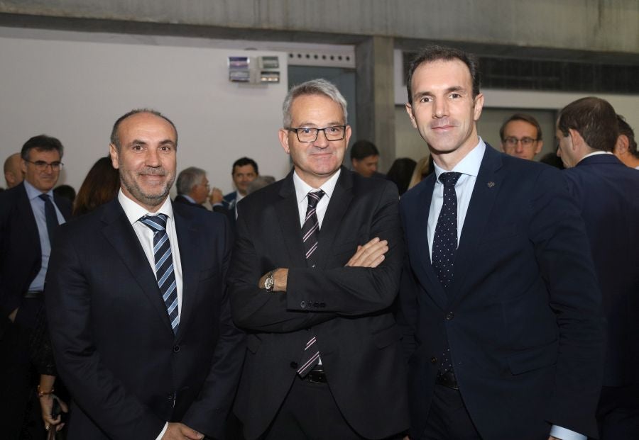 La ministra de Economía y Empresa, Nadia Calviño, interviene en el VII Foro Empresarial de la Cámara de Comercio de Gipuzkoa, acompañada por el presidente de Laboral Kutxa, Txomin García, el de El Diario Vasco, José María Bergareche, y el de EY España, José Luis Perelli 