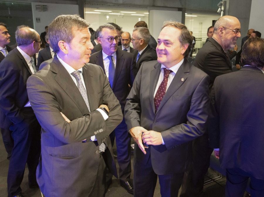 La ministra de Economía y Empresa, Nadia Calviño, interviene en el VII Foro Empresarial de la Cámara de Comercio de Gipuzkoa, acompañada por el presidente de Laboral Kutxa, Txomin García, el de El Diario Vasco, José María Bergareche, y el de EY España, José Luis Perelli 