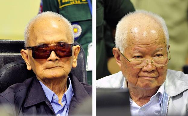 Los jemeres rojos Nuon Chea (i), de 92 años, y Khieu Samphan (d), de 87.