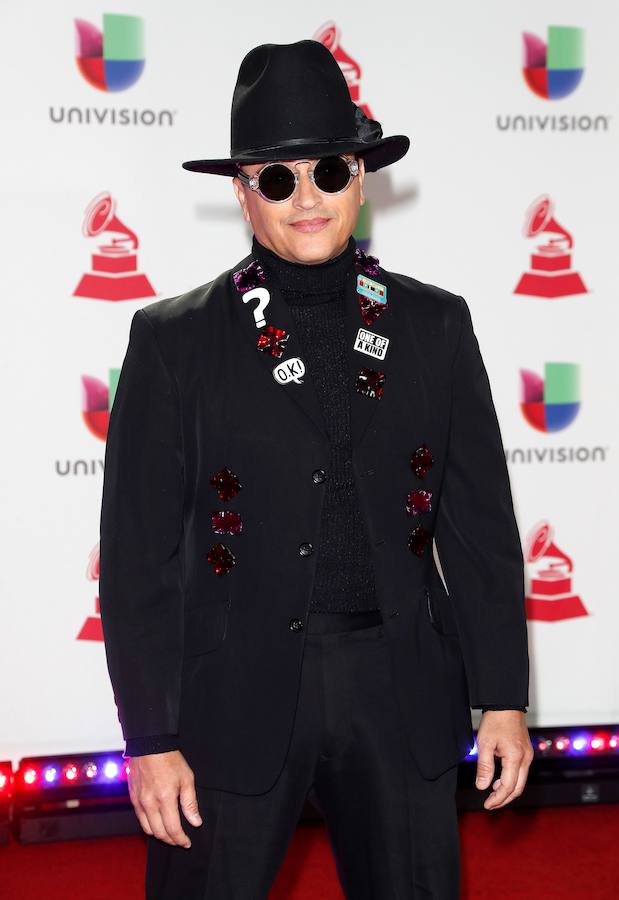 Elvis Crespo posa a su llegada a la XIX edición de los Premios Grammy Latinos.