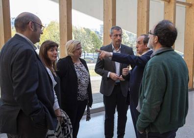 Imagen secundaria 1 - Un total de 358 menores viven en Gipuzkoa en familias de acogida y otros 421 en centros tutelados