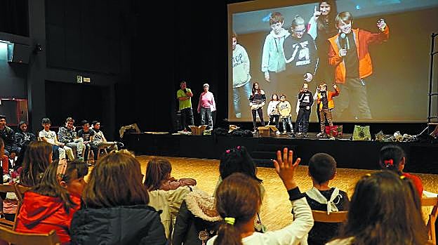 Diagnóstico. Niños de Pasaia participando en una de las sesiones celebradas recientemente para definir el plan que garantice sus derechos.