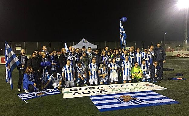 Integrantes de la Real Sociedad Fundazioa posan tras el encuentro del sábado. 