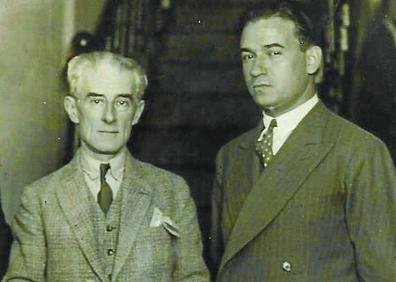 Imagen secundaria 1 - Arriba, Sorozábal con su esposa, la actriz Enriqueta Serrano. «La muerte de ella le sumió en la tristeza». Abajo, con otro insigne compositor, el vascofrancés Maurice Ravel (a la izquierda) en un encuentro en Bilbao. Y a la derecha, una de las últimas imágenes del autor, en 1987. Vivió sus últimos años recluido en su casa de Madrid. Murió en 1988.