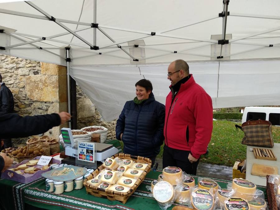 XVIII. Errezil Sagar Lehiaketa eta Baserriko Produktuen Azoka jendetsua izan ziren atzo Gabirian.