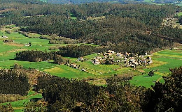 Imagen principal - La actriz Gwyneth Paltrow incluye en su lista de regalos de Navidad un pueblo de Lugo