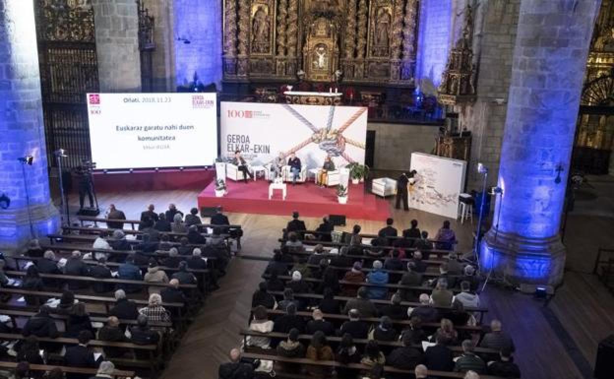 Cierre del congreso de Eusko Ikaskuntza en la iglesia de Oñati