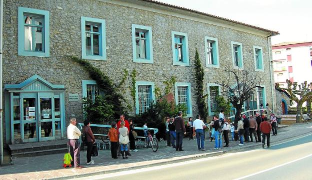 Biblioteca de Bera, junto a la Casa de Cultura de la localidad. 