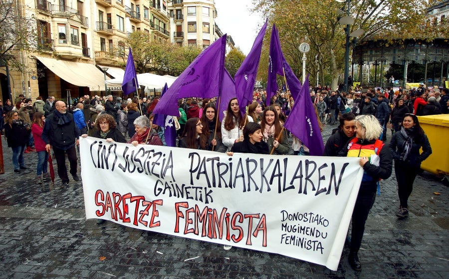 Miles de ciudadanos y ciudadanas han salido este domingo a las calles para denunciar la violencia machista y mostrar su solidaridad con las víctimas de la violencia de género. 