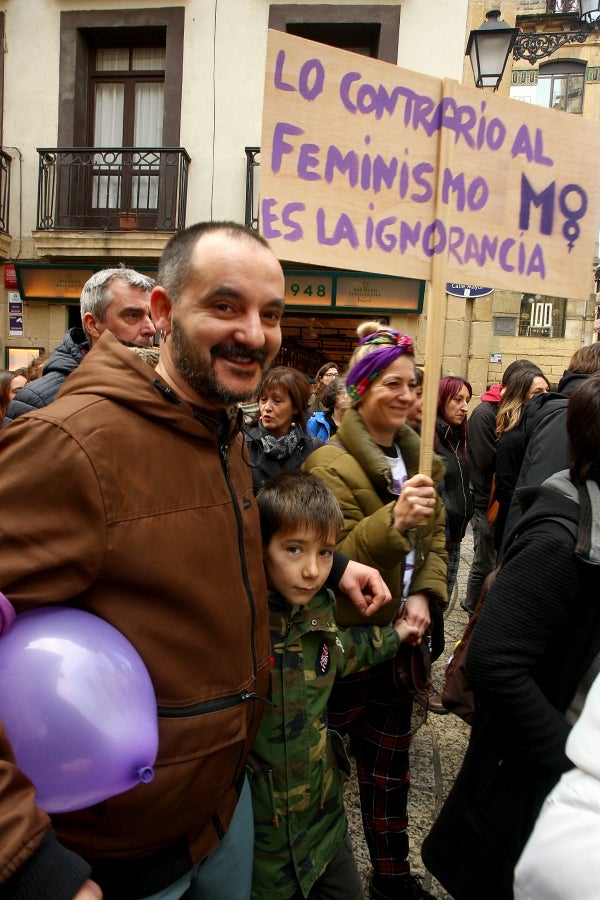 Miles de ciudadanos y ciudadanas han salido este domingo a las calles para denunciar la violencia machista y mostrar su solidaridad con las víctimas de la violencia de género. 