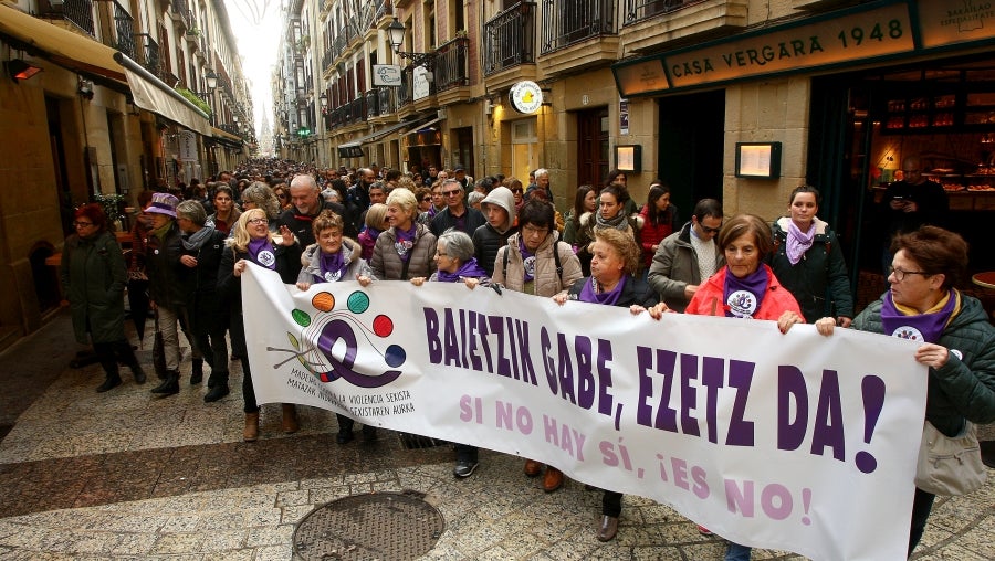 Miles de ciudadanos y ciudadanas han salido este domingo a las calles para denunciar la violencia machista y mostrar su solidaridad con las víctimas de la violencia de género. 