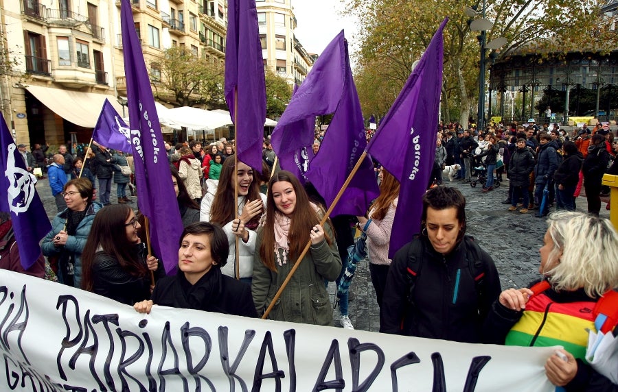 Miles de ciudadanos y ciudadanas han salido este domingo a las calles para denunciar la violencia machista y mostrar su solidaridad con las víctimas de la violencia de género. 