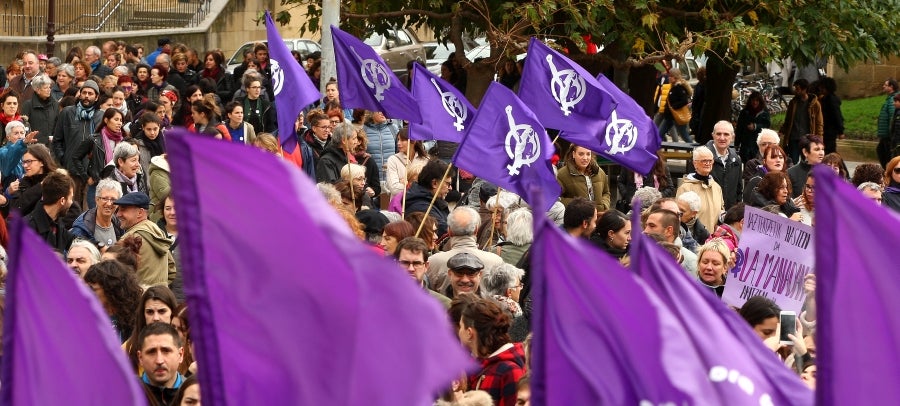 Miles de ciudadanos y ciudadanas han salido este domingo a las calles para denunciar la violencia machista y mostrar su solidaridad con las víctimas de la violencia de género. 