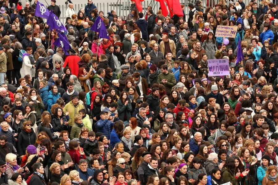Miles de ciudadanos y ciudadanas han salido este domingo a las calles para denunciar la violencia machista y mostrar su solidaridad con las víctimas de la violencia de género. 