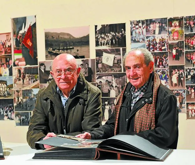 Ramón y Emilio Truchuelo Palomero, en la exposición. 