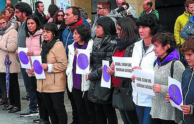 Familiares y amigos de Asier Niebla se manifestaron ayer en Urnieta.
