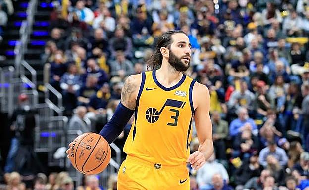 Ricky Rubio, controla el balón. 