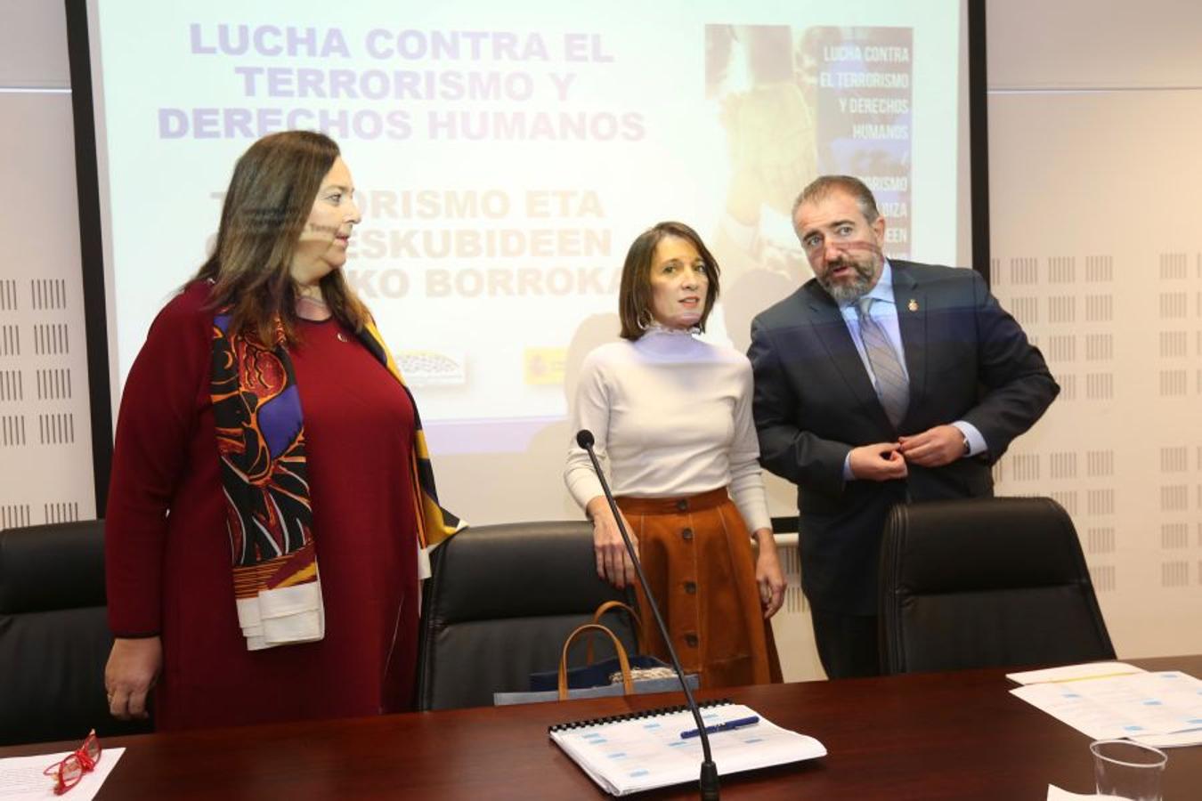 Celebración de las IV Jornadas sobre Terrorismo bajo el título «Lucha contra el terrorismo y Derechos Humanos», organizadas por la AVT y la Asociación-Plataforma de Apoyo a las Víctimas del Terrorismo.
