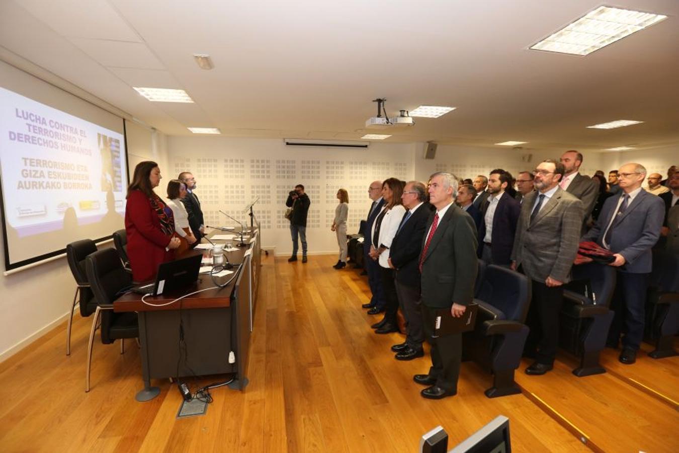 Celebración de las IV Jornadas sobre Terrorismo bajo el título «Lucha contra el terrorismo y Derechos Humanos», organizadas por la AVT y la Asociación-Plataforma de Apoyo a las Víctimas del Terrorismo.