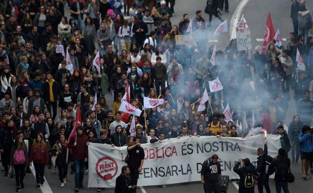 Torra culpa a Madrid para defenderse ante el creciente estallido social contra los recortes