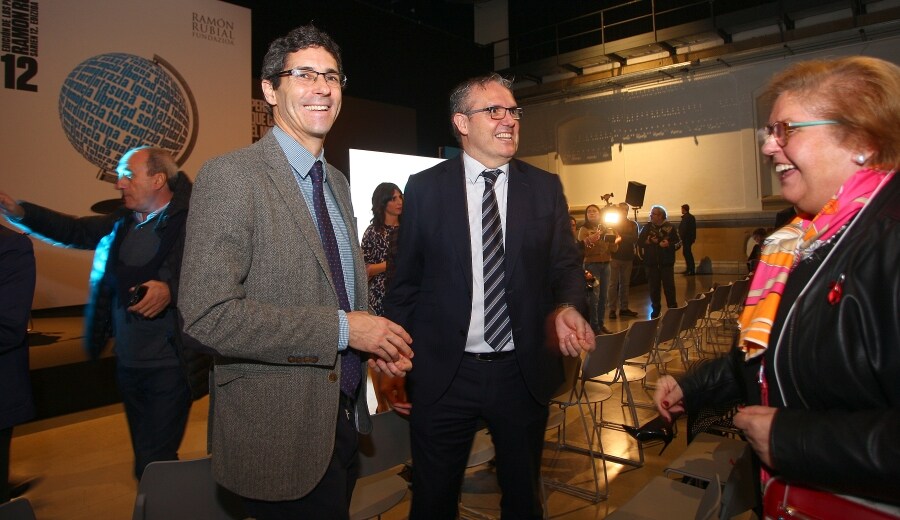 «La defensa de la democracia y de la libertad no ha sido nunca una opción sino un deber». Así lo ha asegurado el director de El Diario Vasco, José Gabriel Mujika, al recibir, en el centro Tabakalera de San Sebastián, el premio Ramón Rubial a la Defensa de la Democracia y la Libertad.