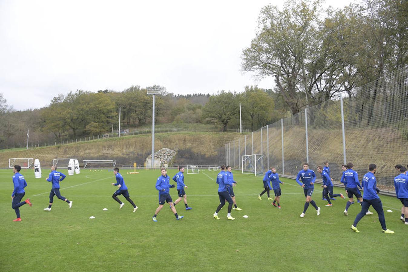 Los de Asier Garitano han efectuado el último entrenamiento de la semana antes de medirse este domingo al Betis en Sevilla