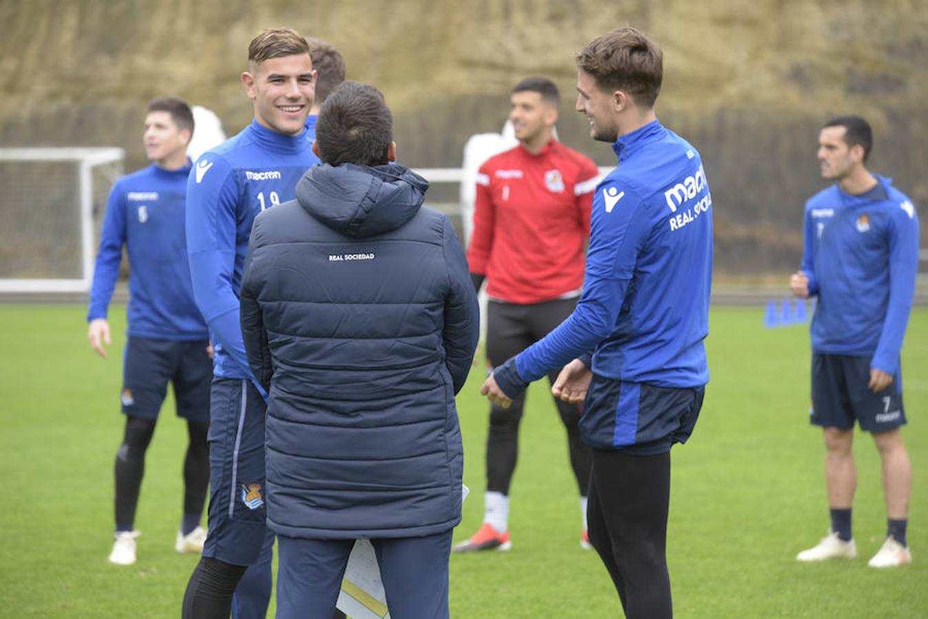 Los de Asier Garitano han efectuado el último entrenamiento de la semana antes de medirse este domingo al Betis en Sevilla