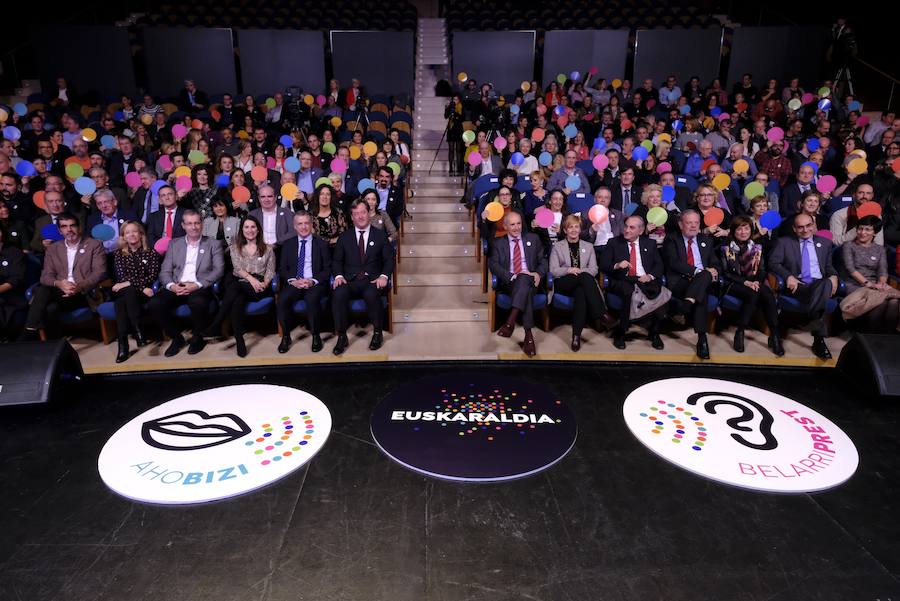 Fotos: El Día Internacional del Euskera, en el Kursaal