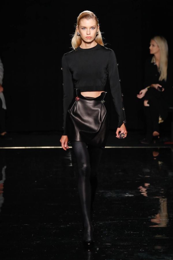 Muchas caras conocidas en el último desfile de Versace para la temporada de otoño de 2019