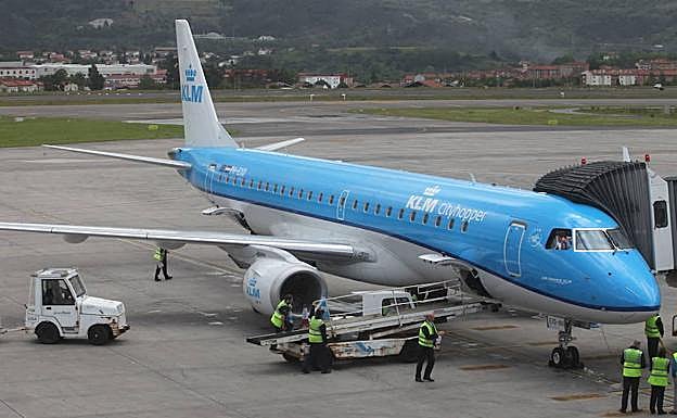 Un avión de KLM en Loiu.