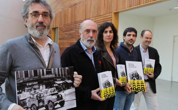 Paco Etxeberria, Jon Landa, Javier Buces y Juantxo Egaña presentan el libro 1968 Gipuzkoa en Estado de excepción.