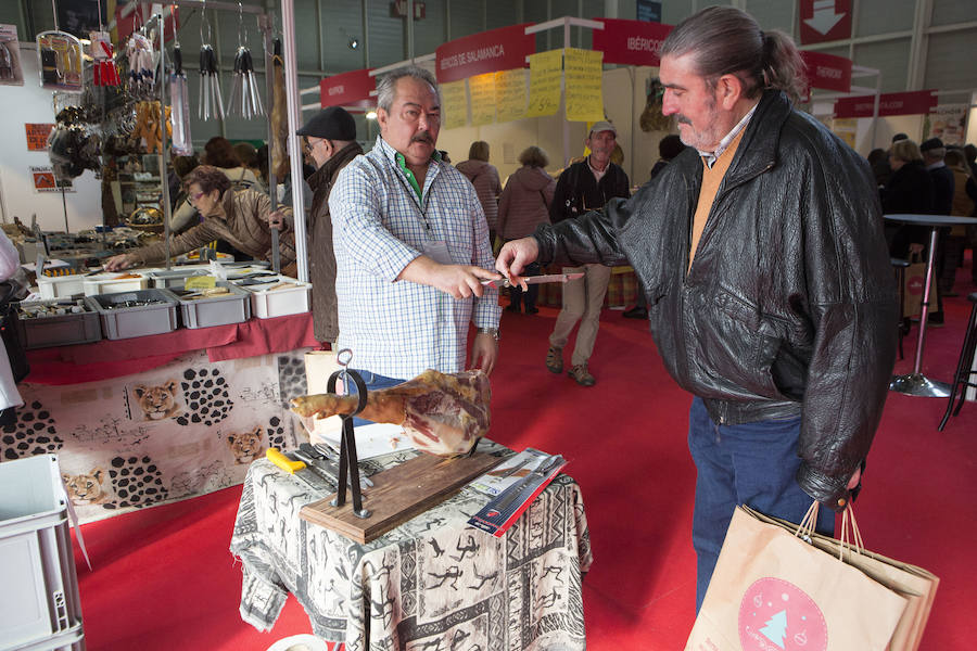 Ficoba acoge una nueva edición de la Feria de Navidad, con un gran ambiente y numerosos visitantes.